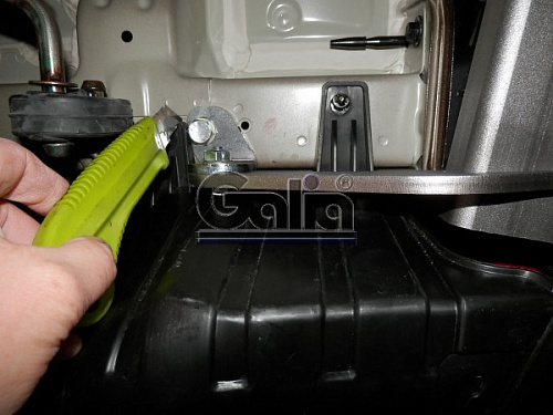 Фаркоп оцинкованный Galia K038A для Kia Carens 2013-