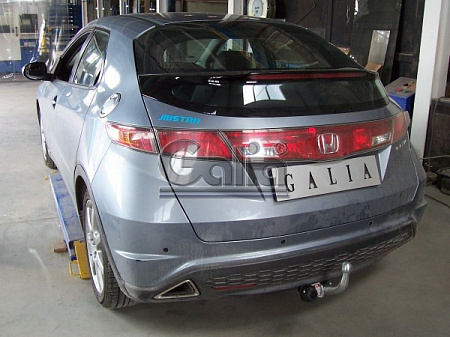 Фаркоп оцинкованный Galia H082A для Honda Civic хетчбек 5 дверей 2005-2012