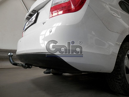 Фаркоп оцинкованный Galia S104C для Skoda Rapid лифтбек/универсал 2013-, SEAT Toledo седан 2013-