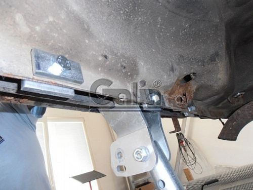 Фаркоп оцинкованный Galia K018A для Kia Carnival 1999-2006